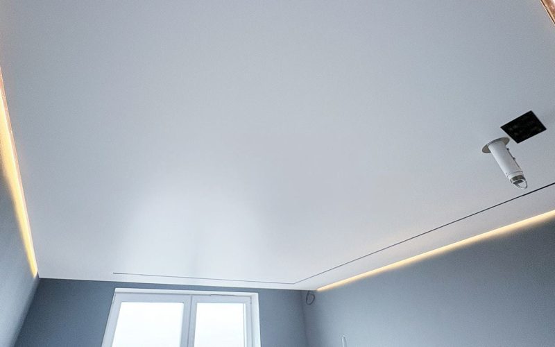 Натяжной потолок на кухне 11 м2