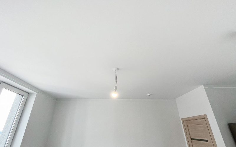 Натяжной потолок на кухне 16 м2