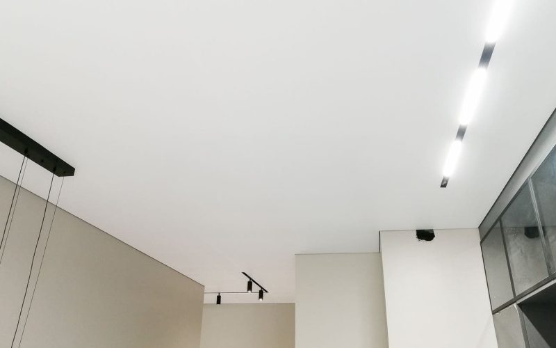 Натяжной потолок в квартире 22 м2