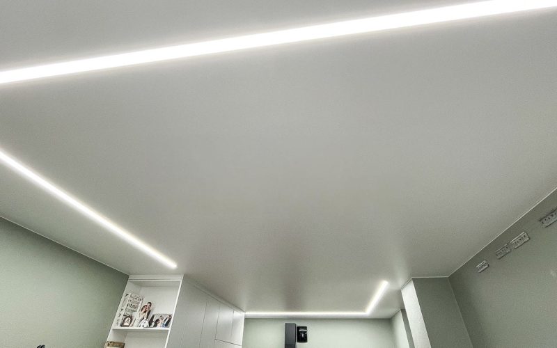 Натяжной потолок в квартире 24 м2