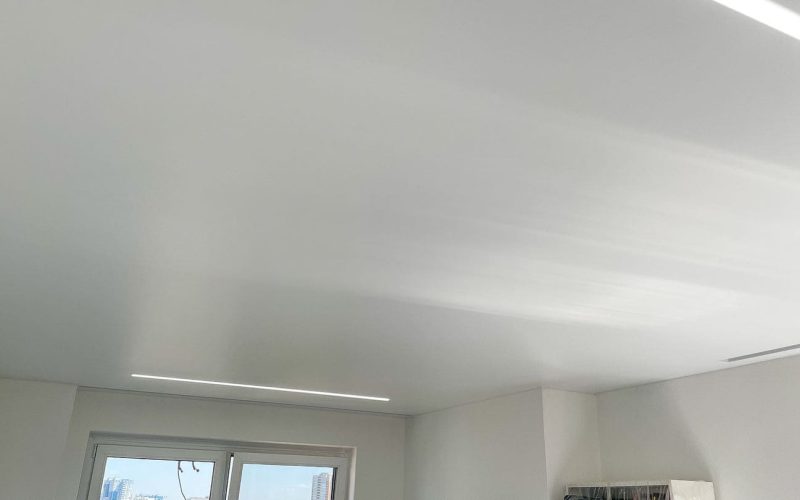 Натяжной потолок в квартире 18 м2