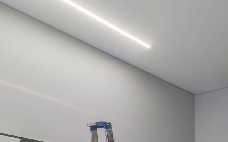 Натяжной потолок в спальне 13 м2