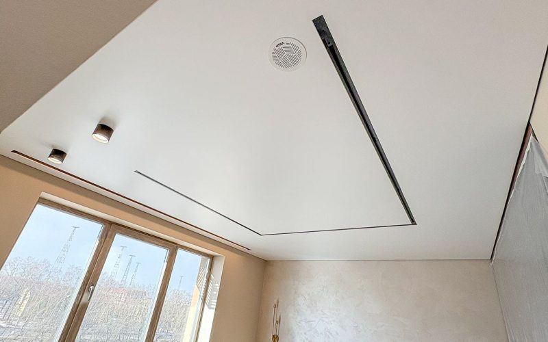 Натяжной потолок в спальне 11 м2